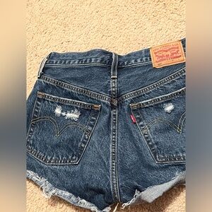 Levi shorts size 27